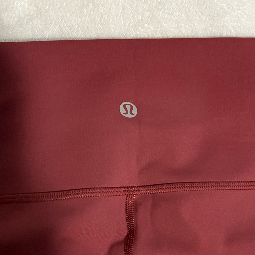 Lululemon Leggings - Wine colored - size 8/10